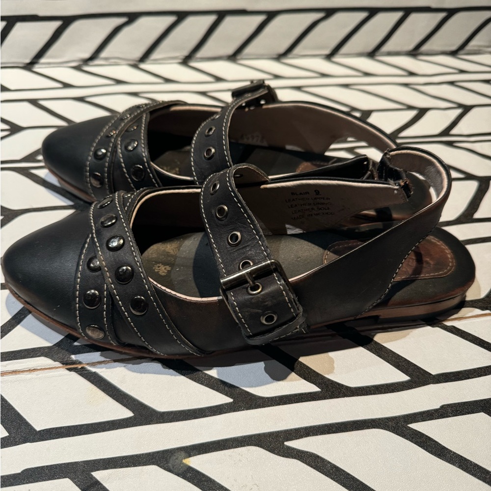 Freebird Blair Leather Slingback Ballerina Flat in size 9